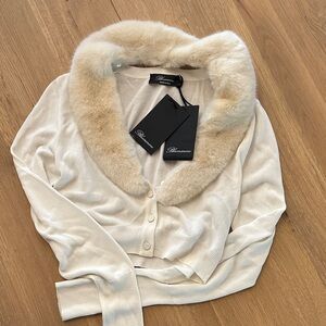 NWT Bluemarine Elegant White Cardigan with Faux Fur Collar